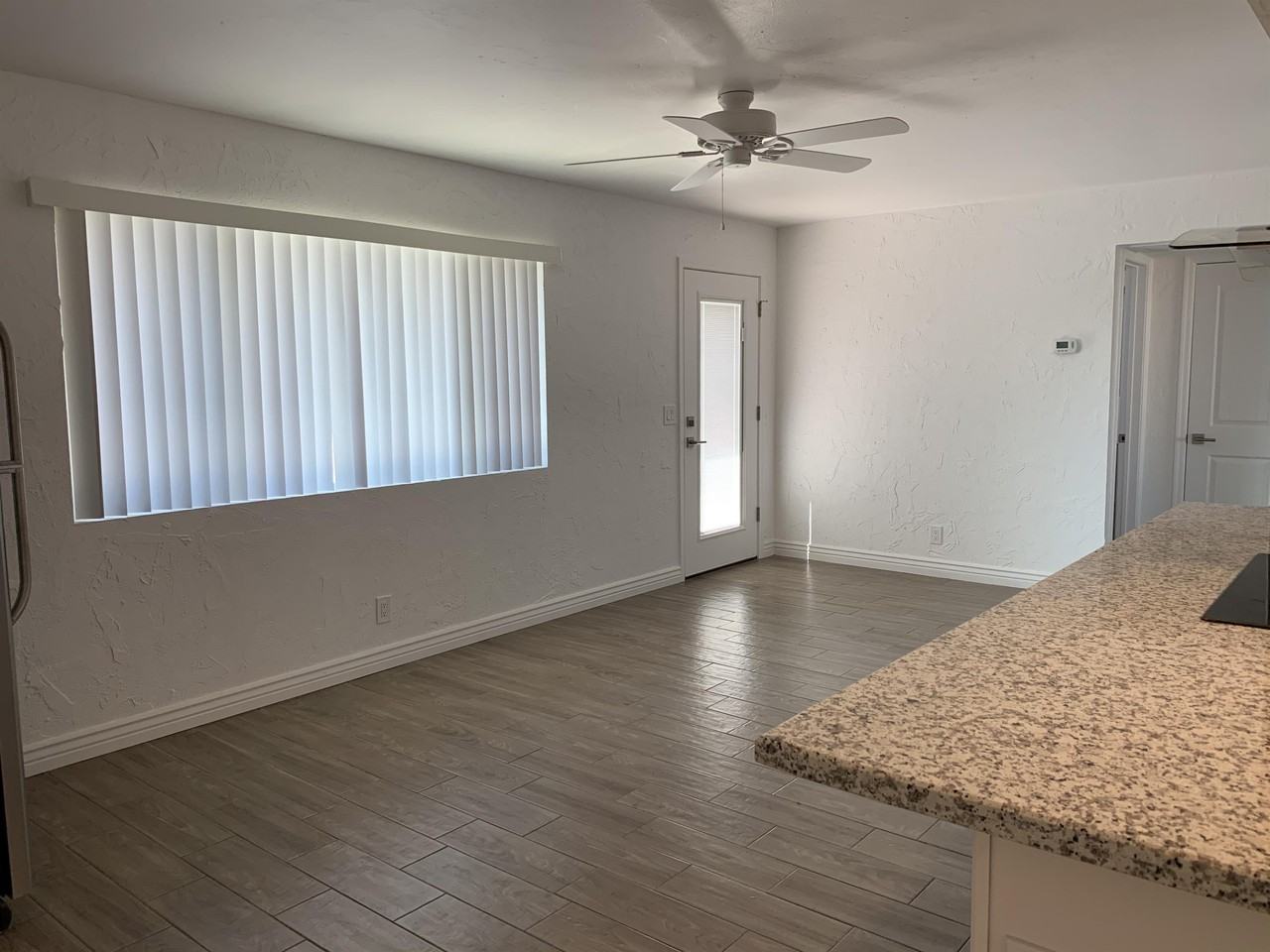 7102 E Oak Street - Photo 4 of 27