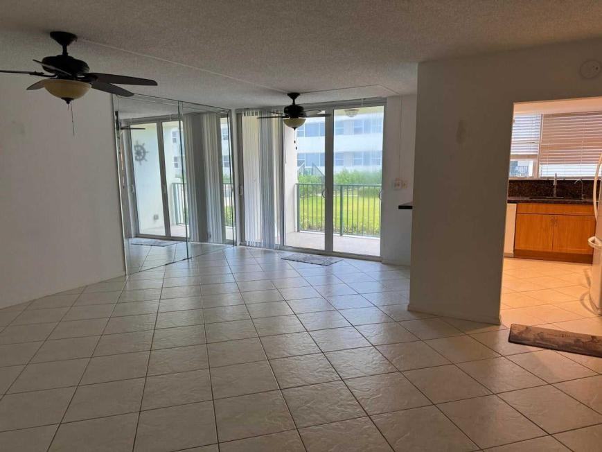 1239 Hillsboro Mile - Photo 2 of 10