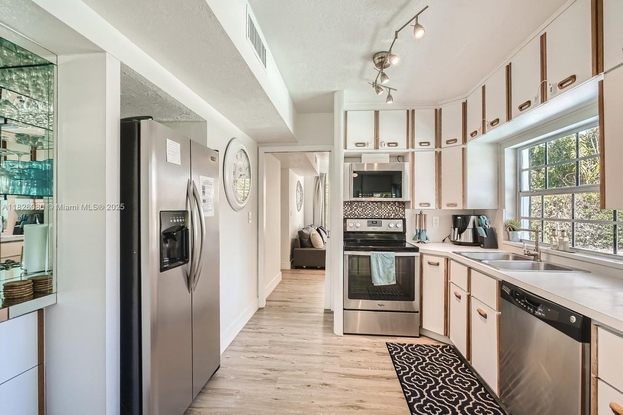 3830 Ne 22nd Ter #3830 - Photo 4 of 21