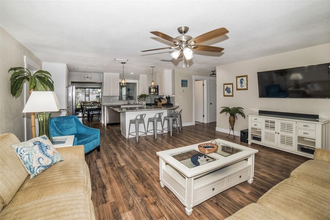 2472 Whitman St - Photo 3 of 22