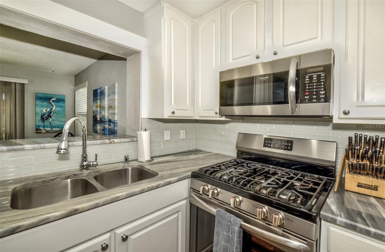 2472 Whitman St - Photo 5 of 22