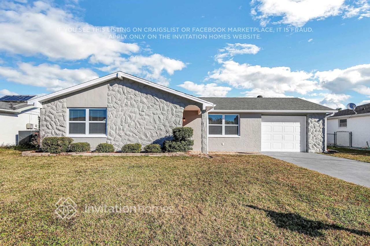 6231 Seabreeze Drive - Photo 2 of 26