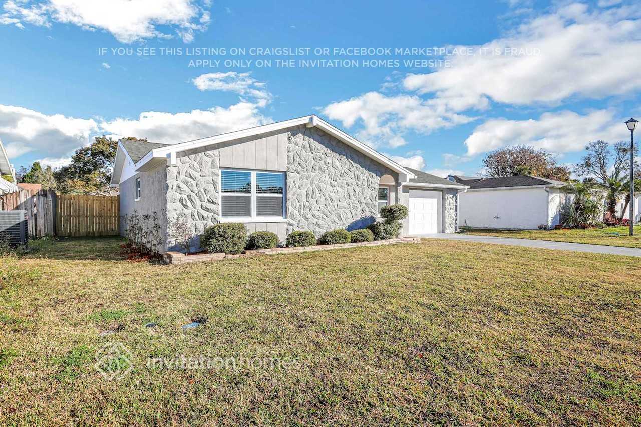 6231 Seabreeze Drive - Photo 3 of 26