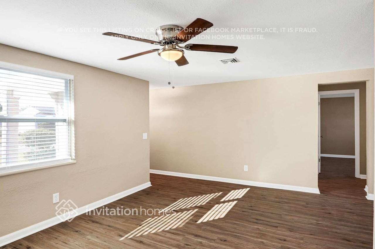 6231 Seabreeze Drive - Photo 4 of 26