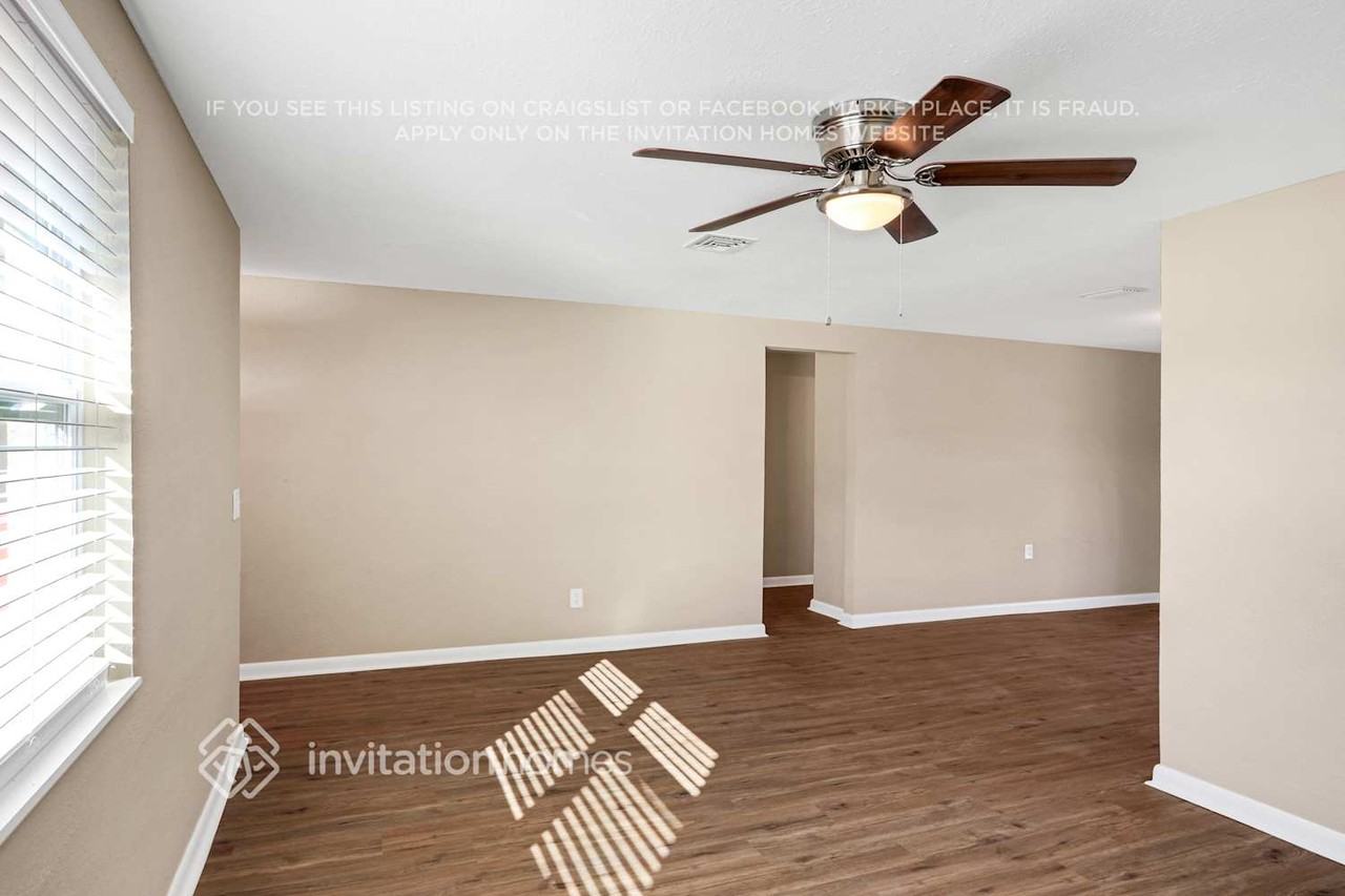 6231 Seabreeze Drive - Photo 5 of 26