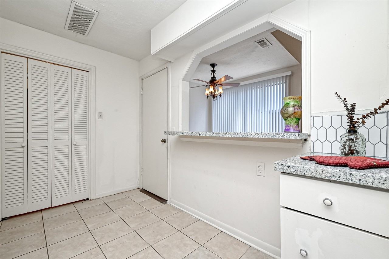 10725 Boardwalk St - Photo 2 of 29