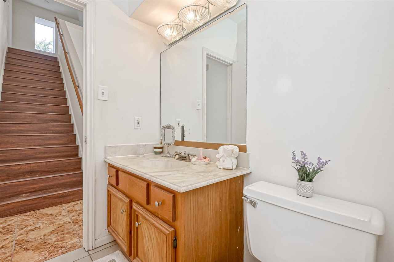 10725 Boardwalk St - Photo 5 of 29