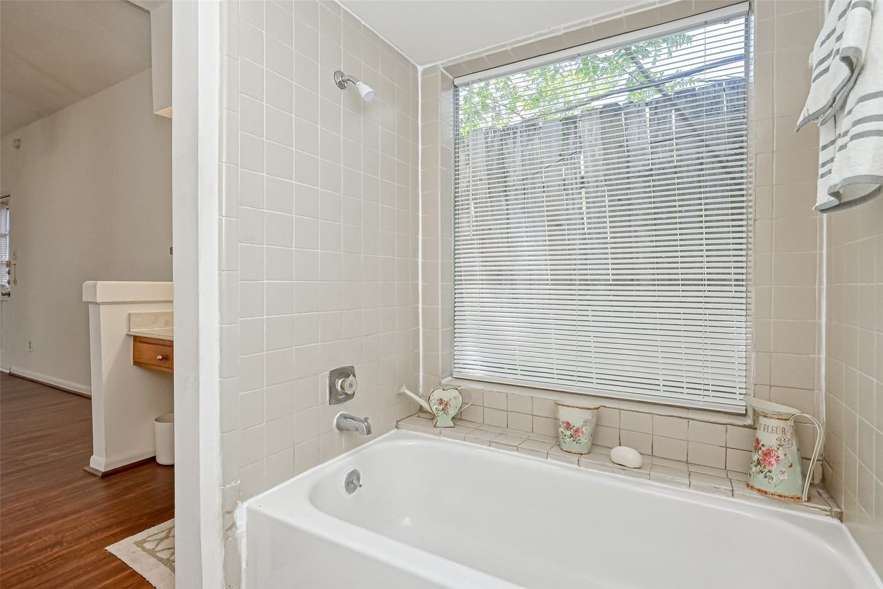 10725 Boardwalk St - Photo 6 of 29