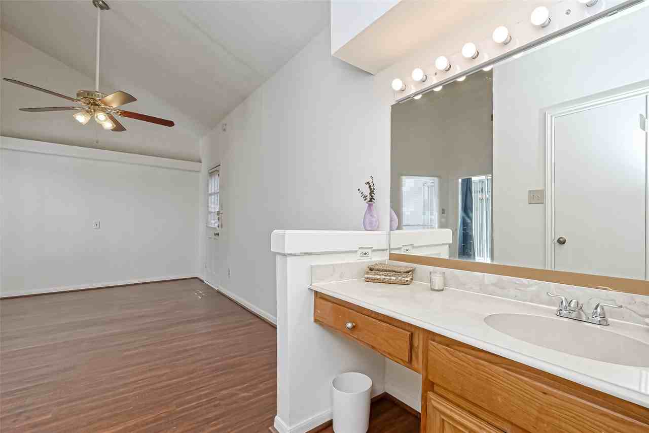 10725 Boardwalk St - Photo 7 of 29