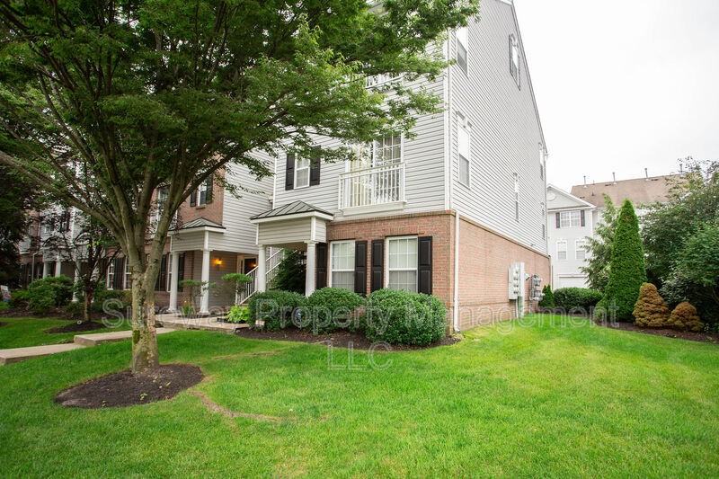 333 Harbour Blvd - Photo 3 of 39