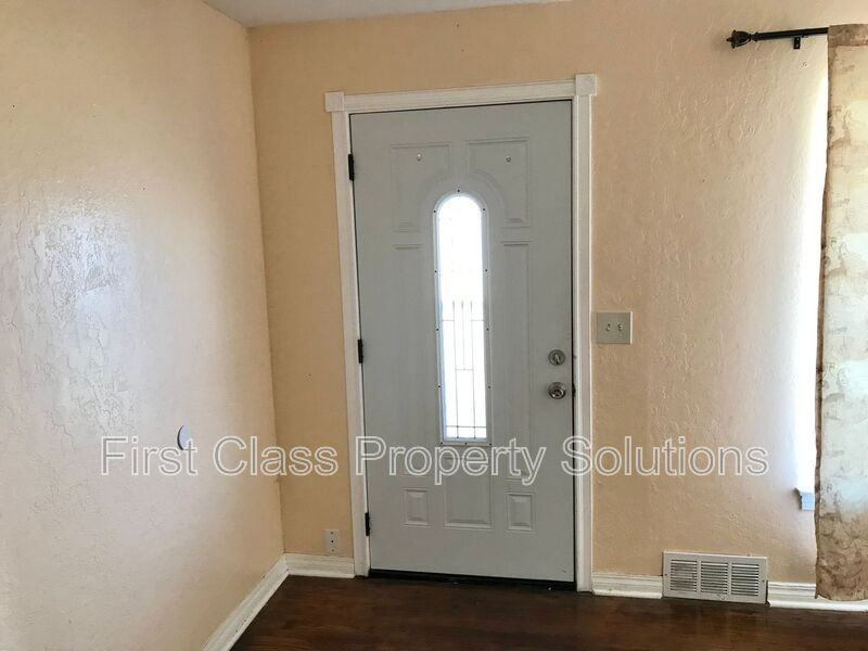 2312 N Meridian Ave - Photo 2 of 24