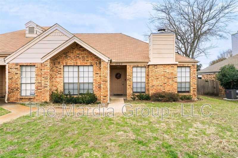 2923 Tanglewood Dr - Photo 2 of 16