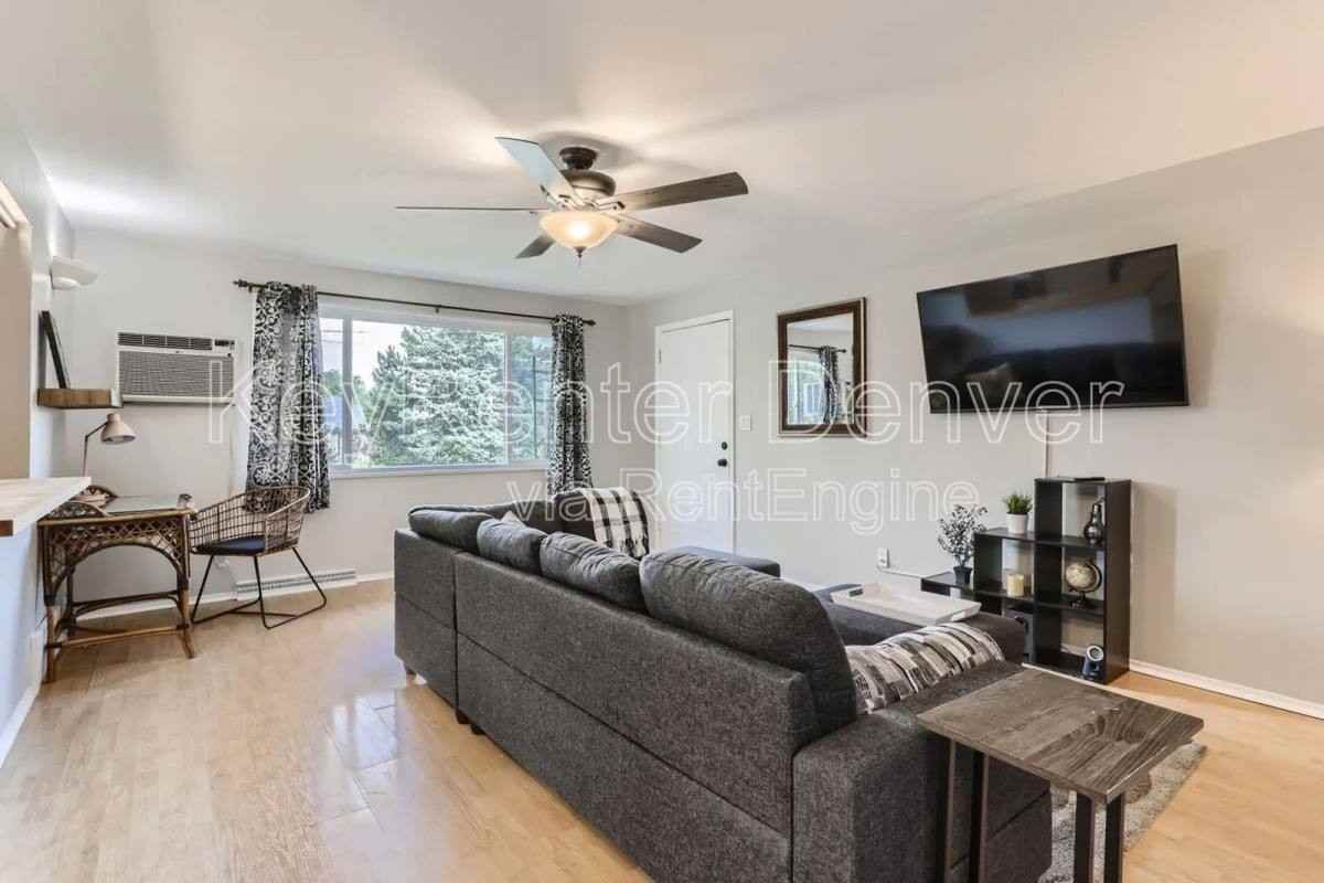 2075 Iris St - Photo 2 of 9