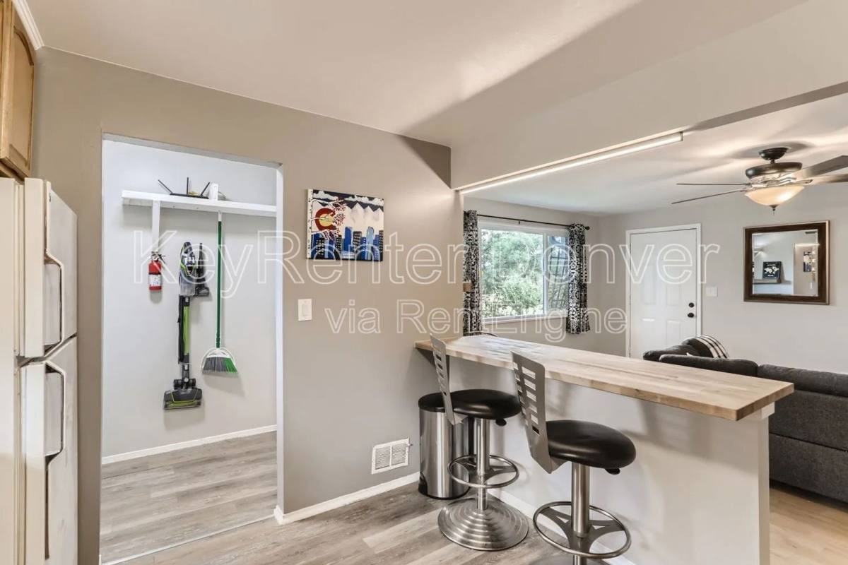 2075 Iris St - Photo 4 of 9