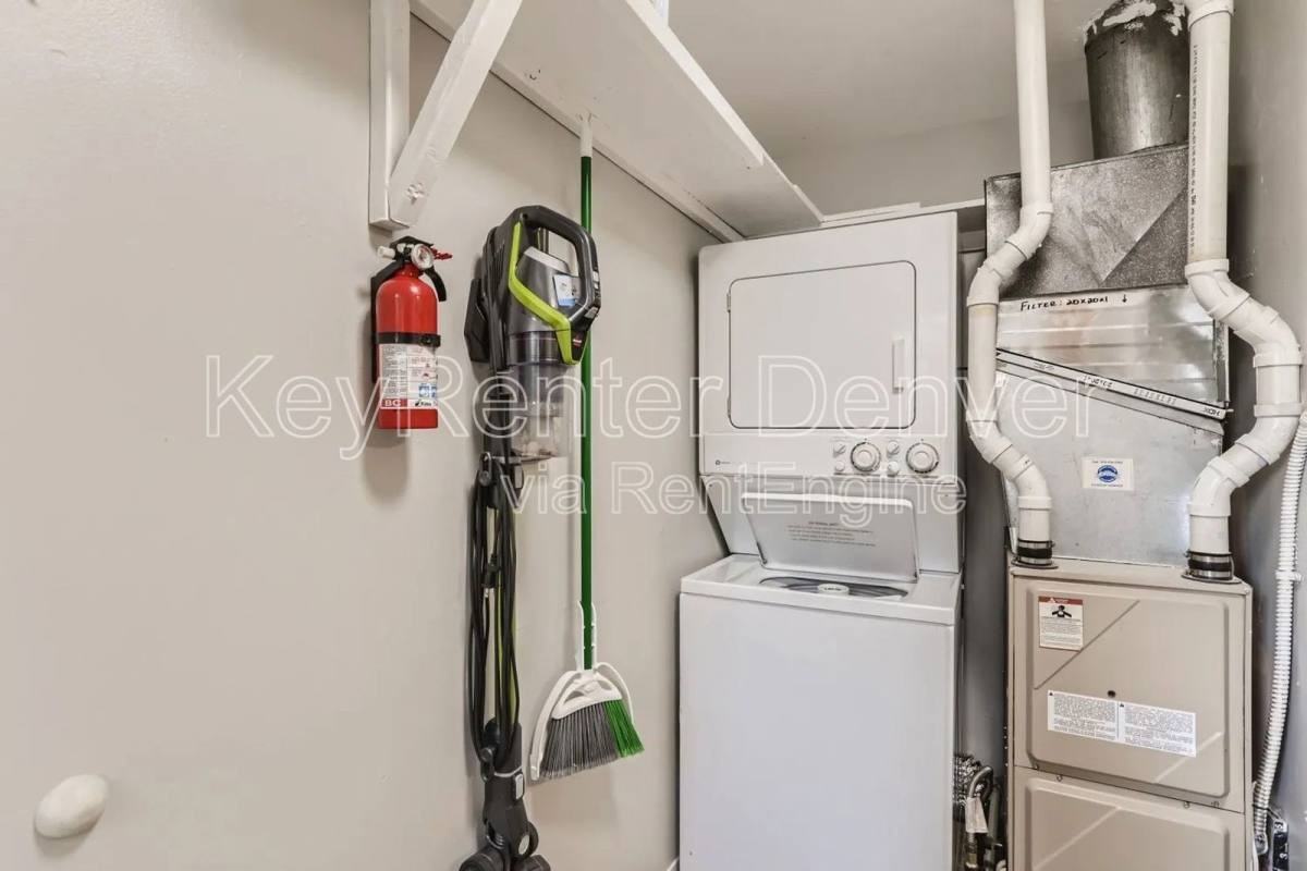 2075 Iris St - Photo 5 of 9