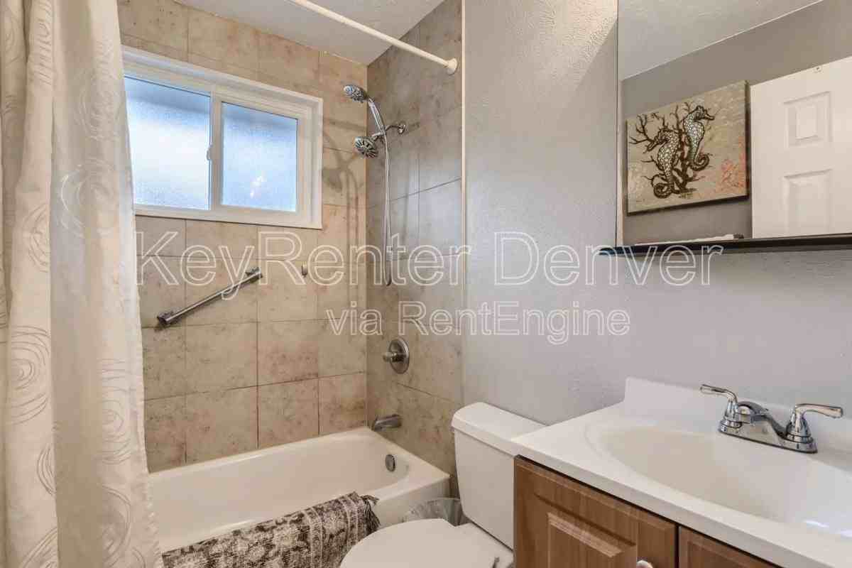 2075 Iris St - Photo 6 of 9