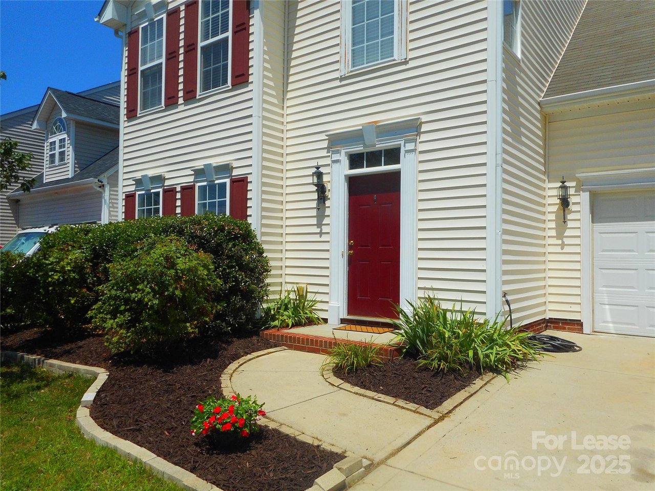 1018 Fountainbrook Dr - Photo 2 of 30