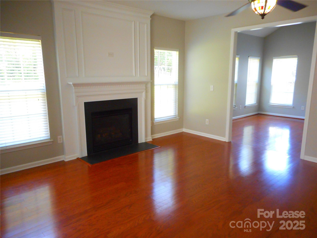 1018 Fountainbrook Dr - Photo 4 of 30