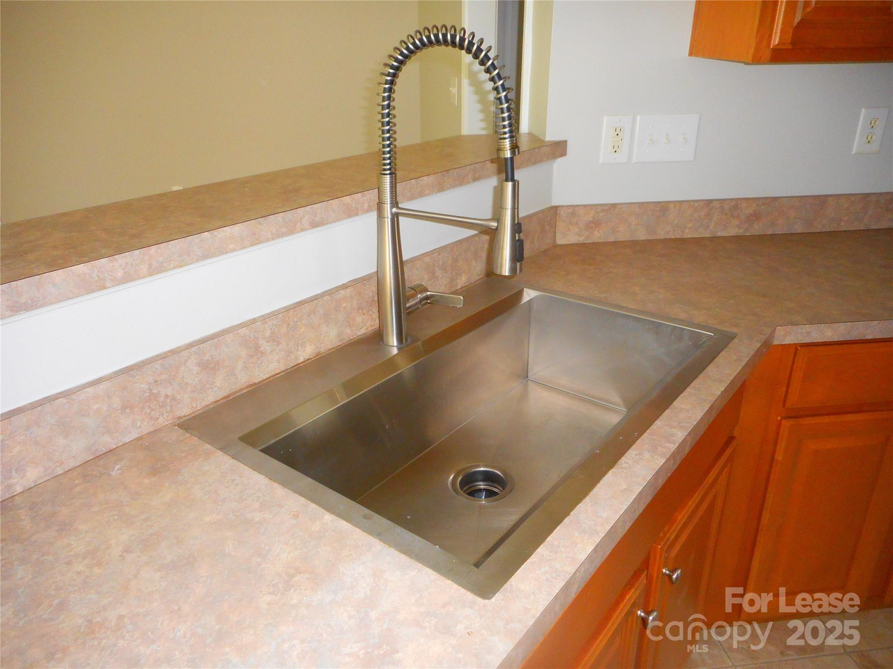 1018 Fountainbrook Dr - Photo 5 of 30