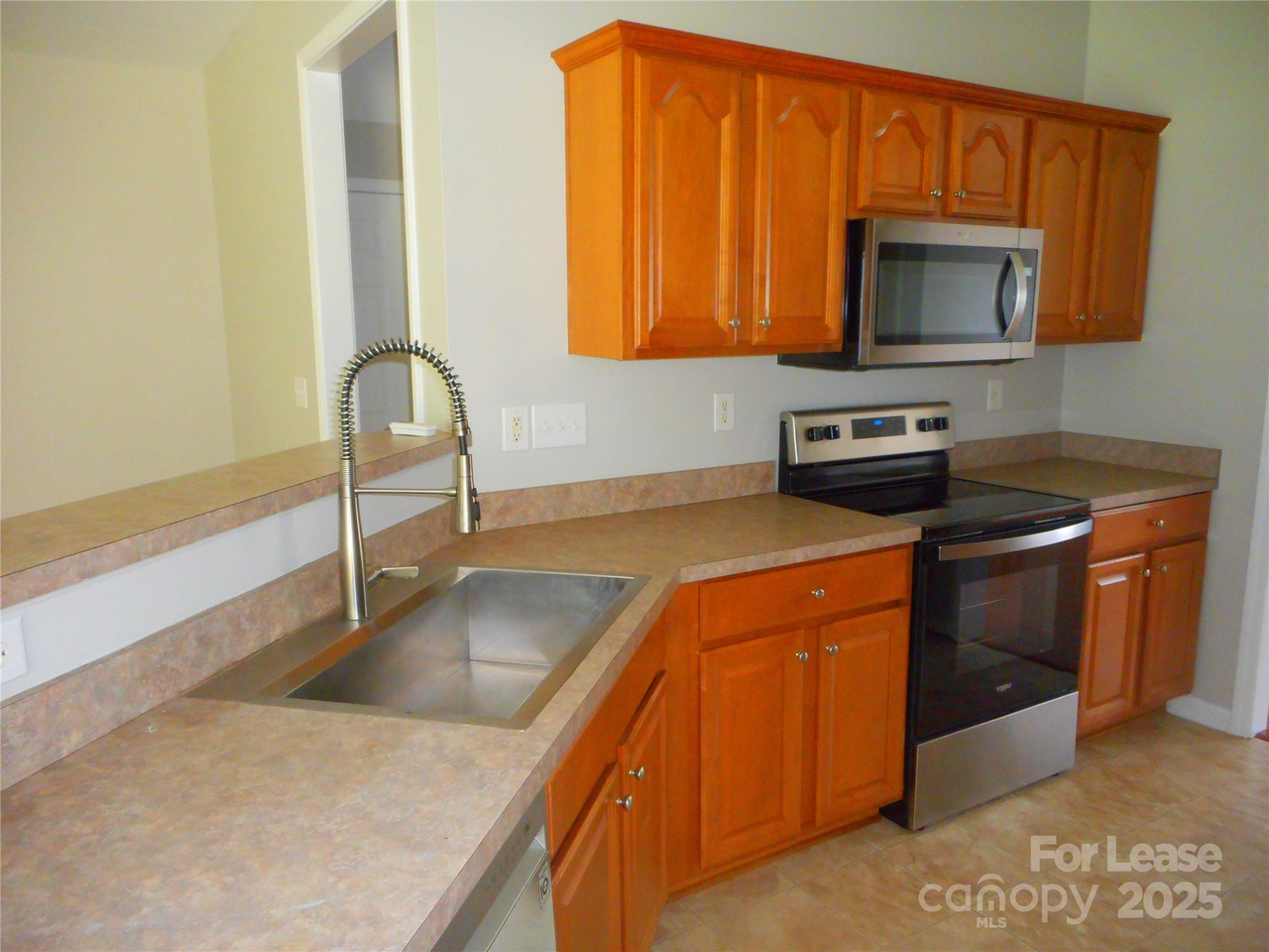 1018 Fountainbrook Dr - Photo 7 of 30