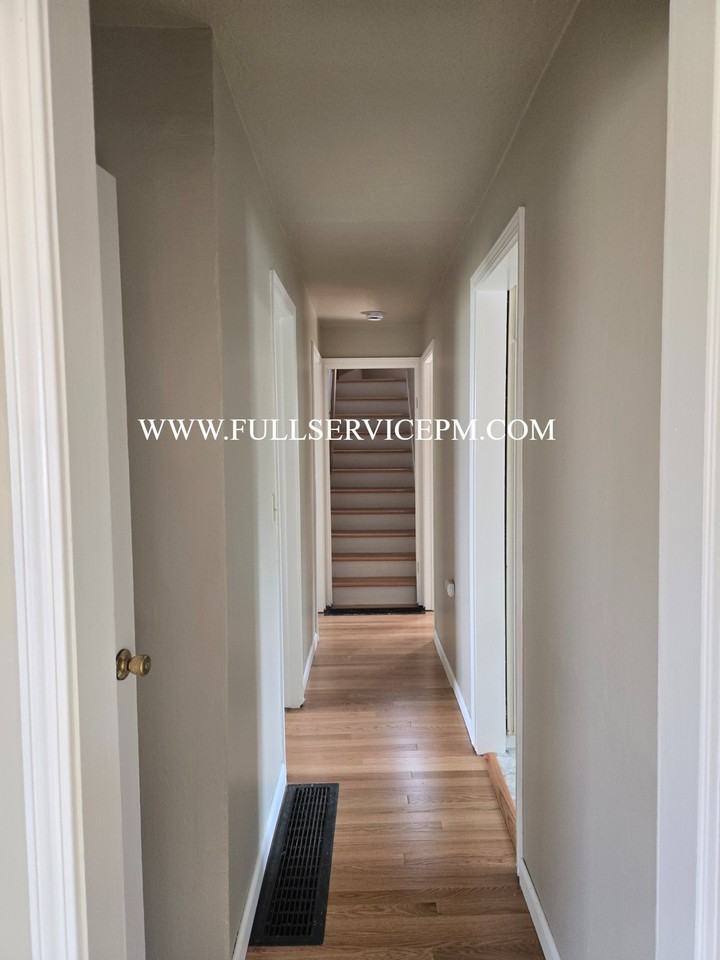 8401 S 113th St - Photo 6 of 23