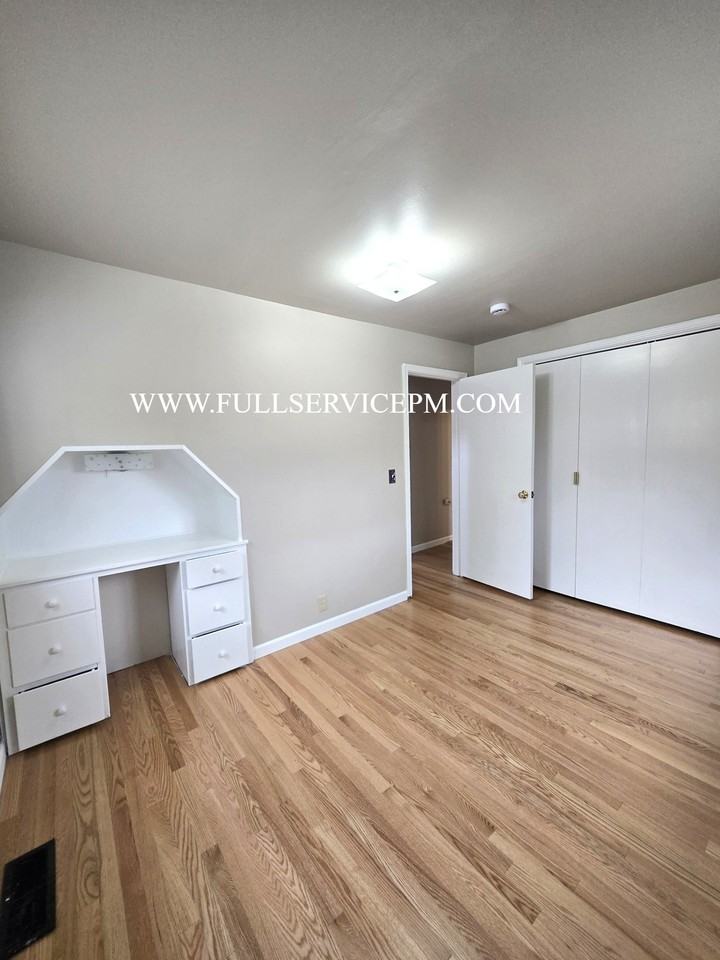 8401 S 113th St - Photo 7 of 23