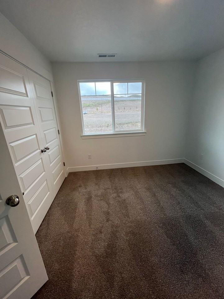 2676 N Blue Dawn Ln - Photo 4 of 49