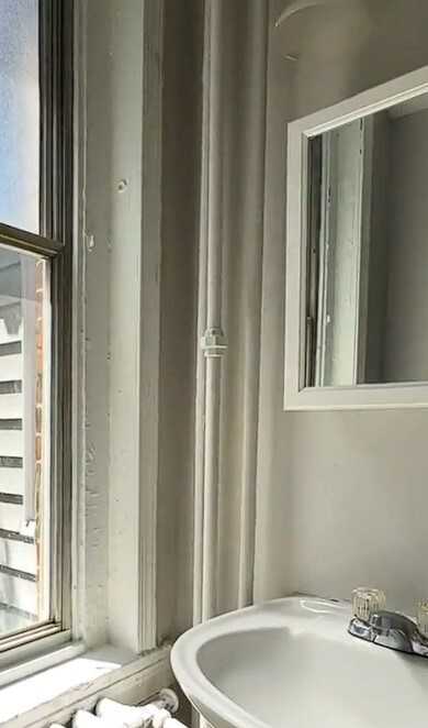 516 West Queen Lane - Photo 7 of 10