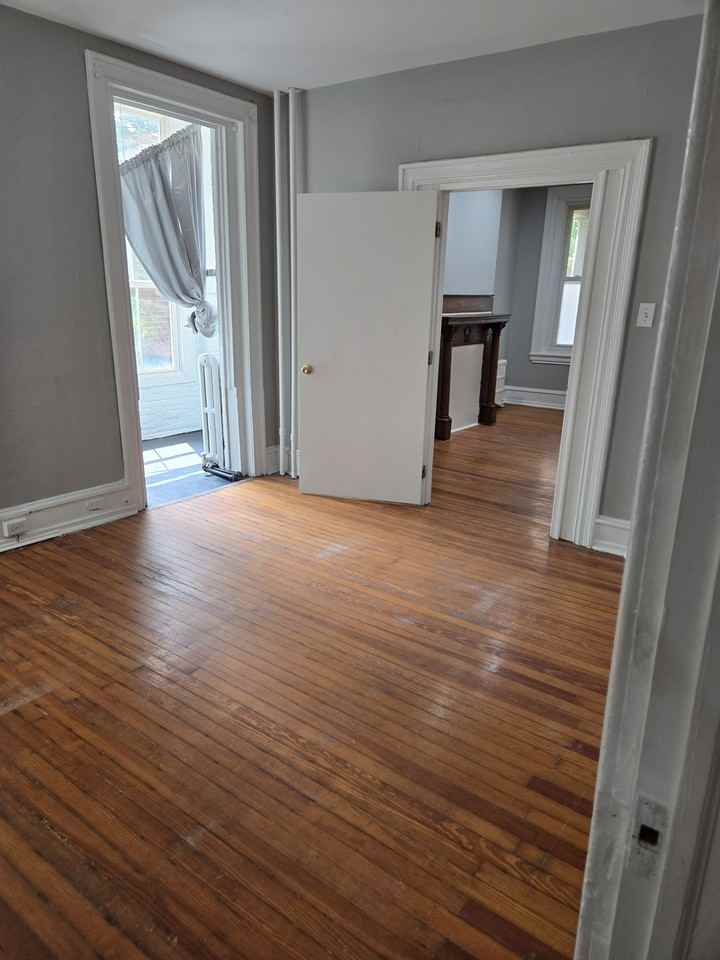 516 West Queen Lane - Photo 2 of 14