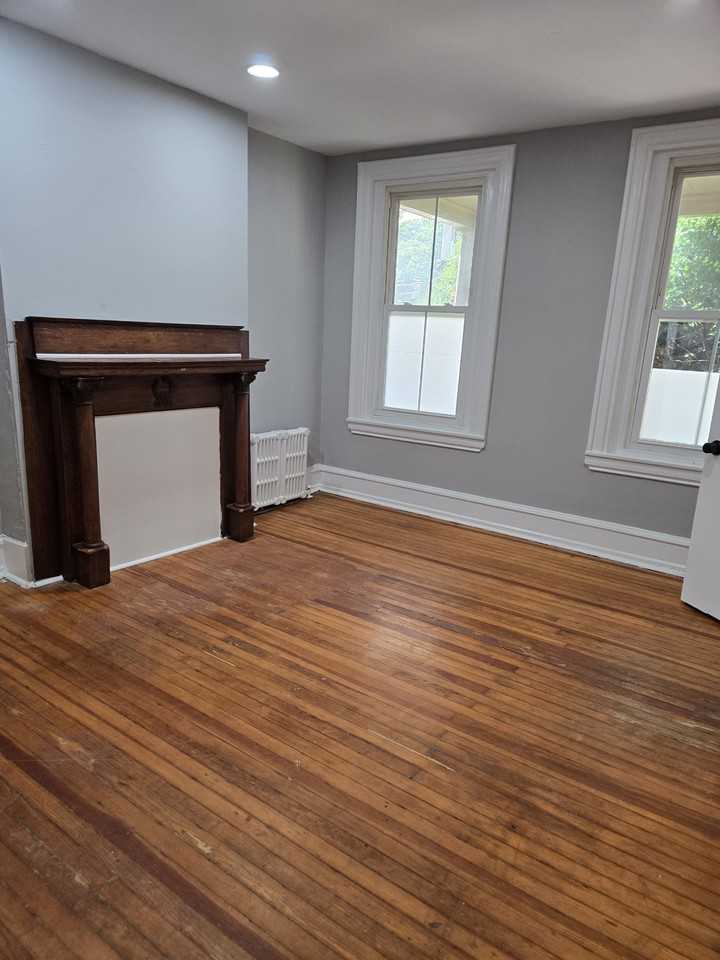 516 West Queen Lane - Photo 3 of 14