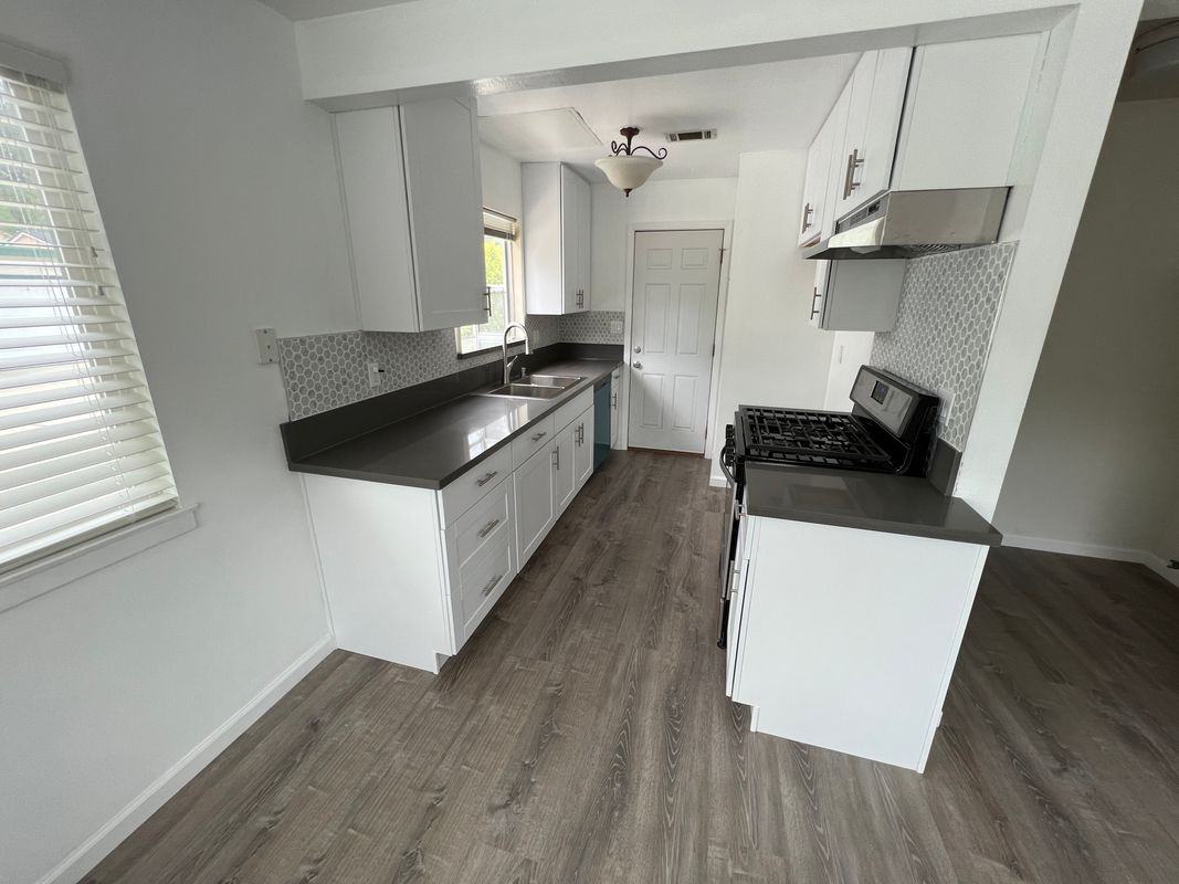 3329 Montrose Ave - Photo 2 of 16