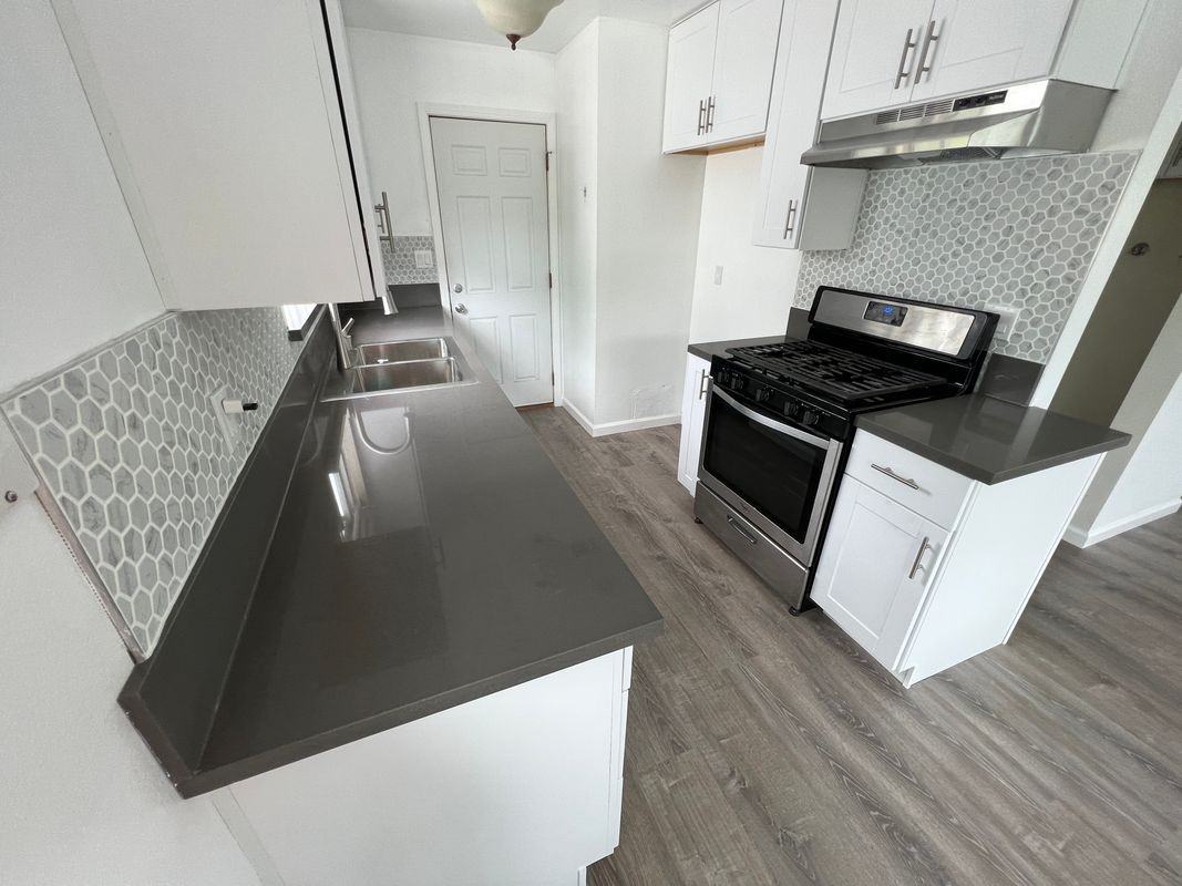 3329 Montrose Ave - Photo 3 of 16