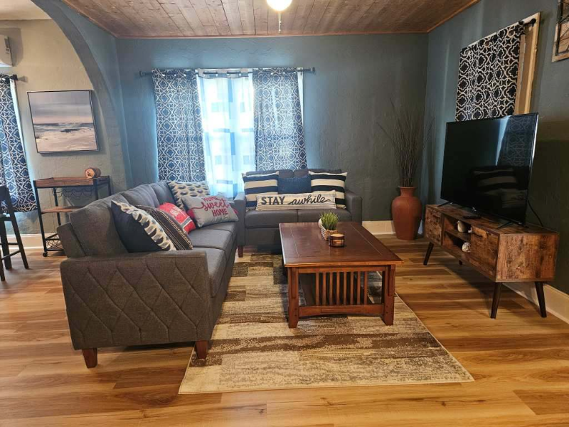 968 W Montrose St #A - Photo 5 of 20