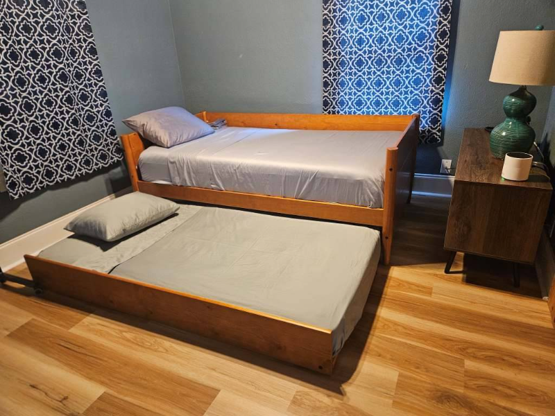 968 W Montrose St #A - Photo 7 of 20