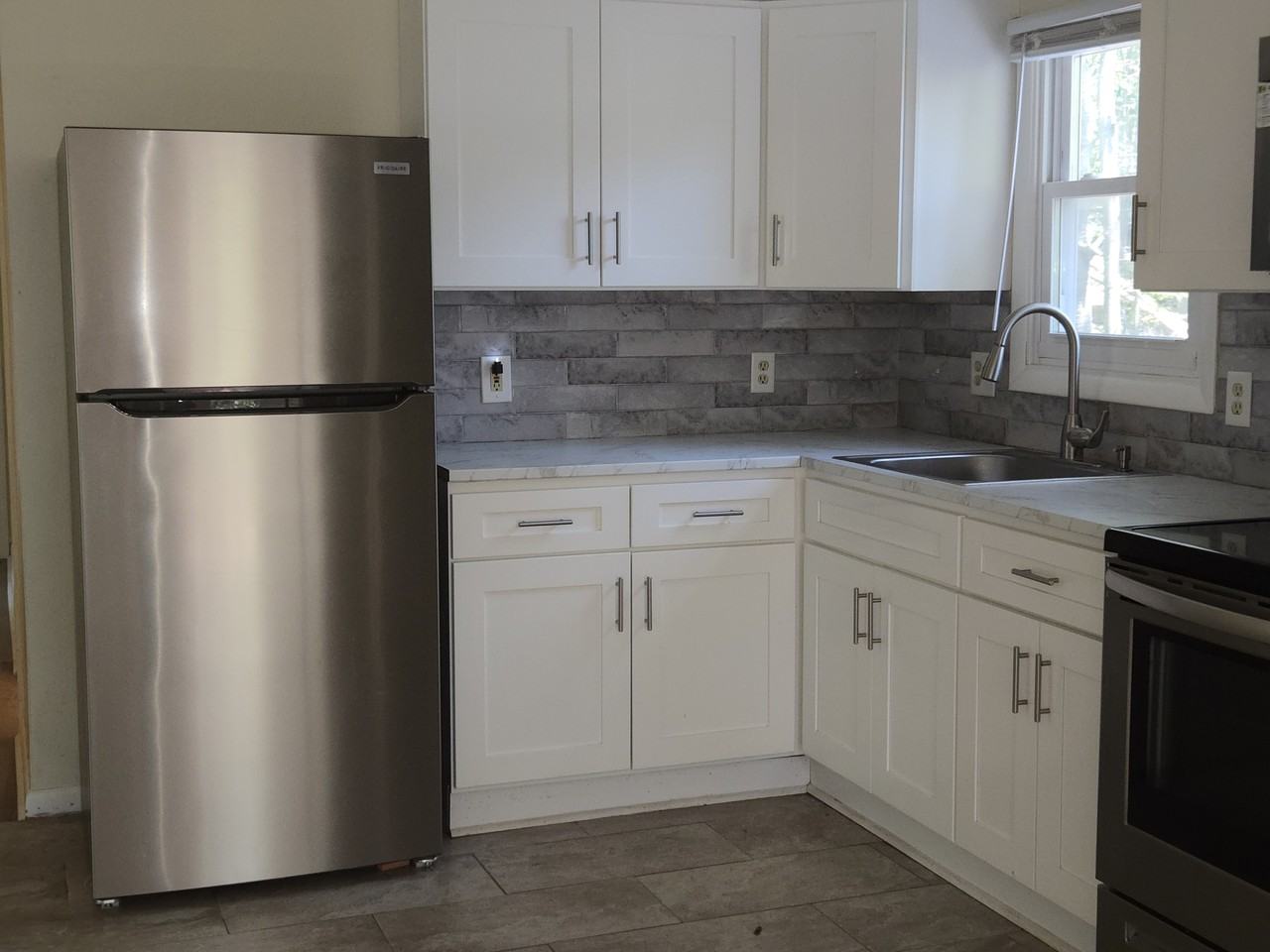 1882 Beverly Court - Photo 3 of 7