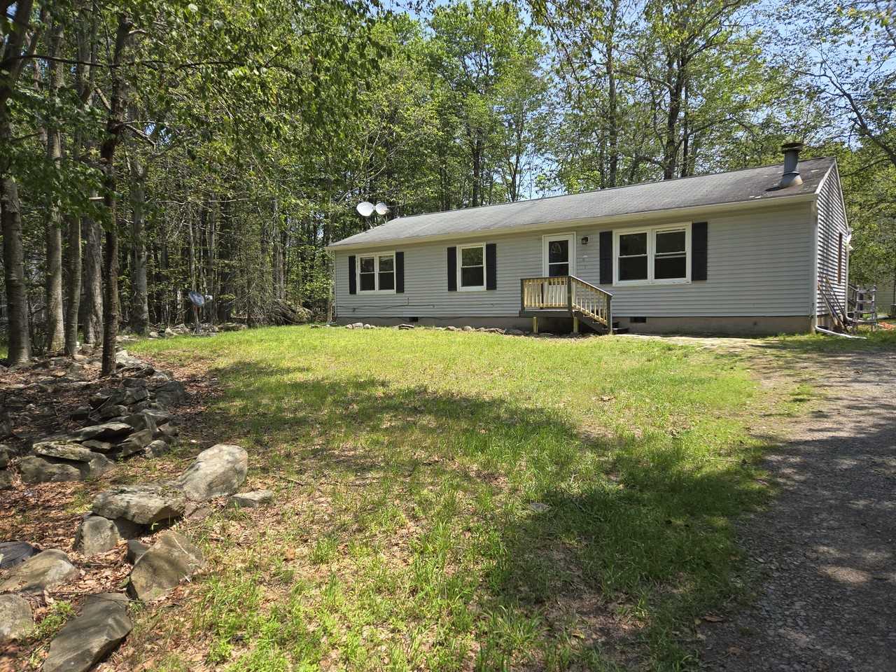 1882 Beverly Court - Photo 2 of 7