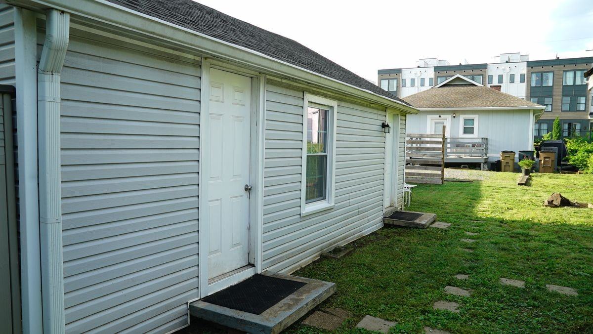 112 Lucile St - Photo 4 of 24