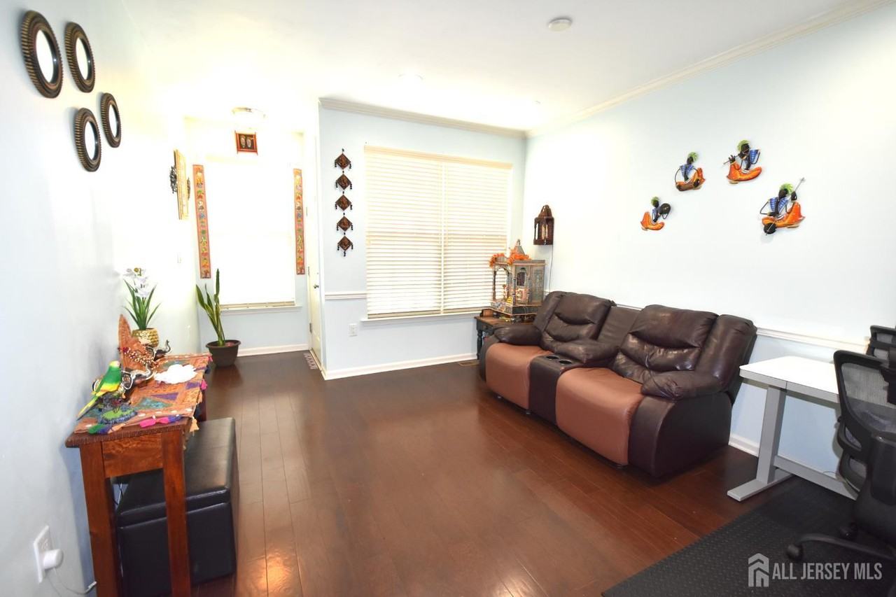 3 Bauer Ln - Photo 4 of 45