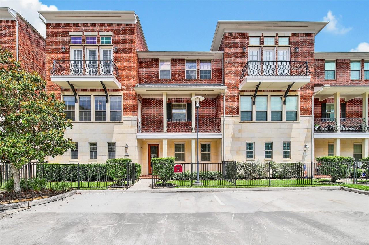 1707 Dominica Dr - Photo 2 of 21