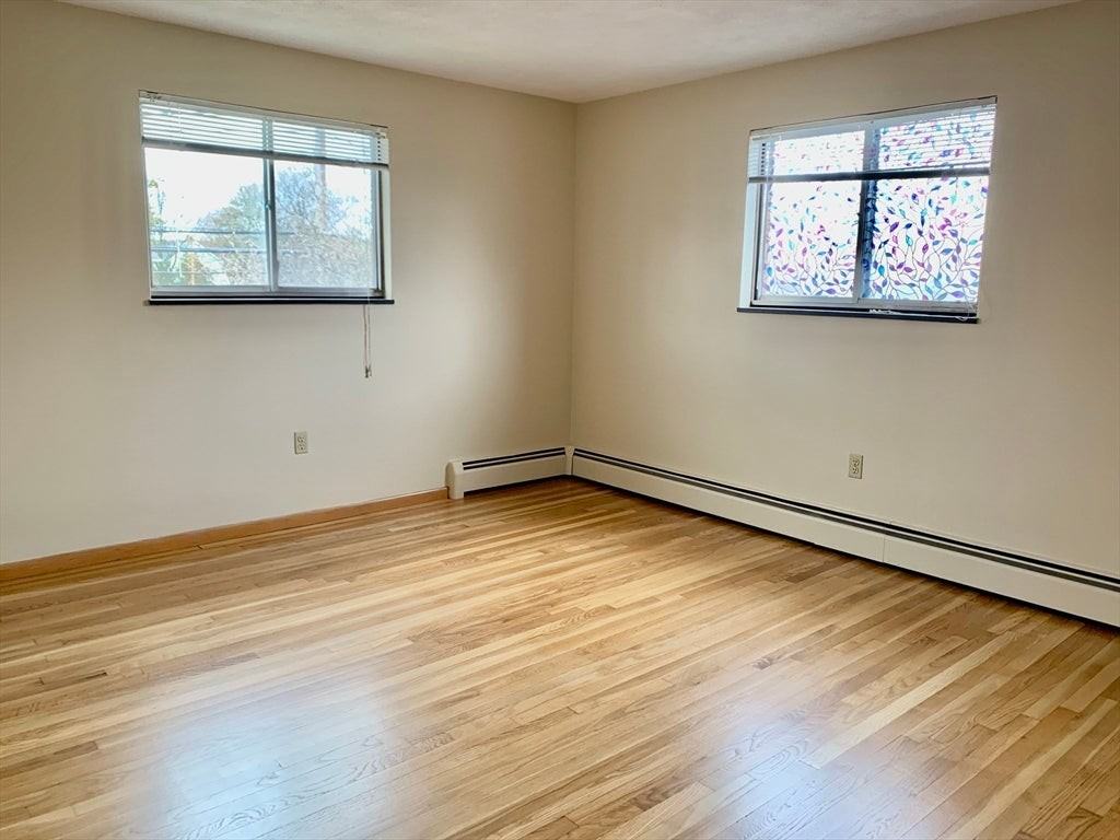 220 School St - Photo 2 of 10