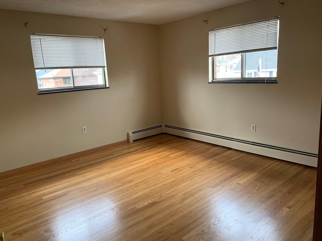 220 School St - Photo 6 of 10