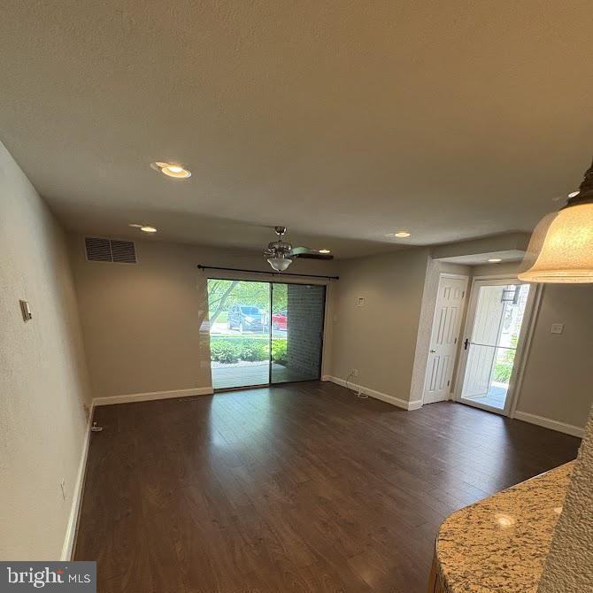 1107 Raintree Ln - Photo 7 of 19