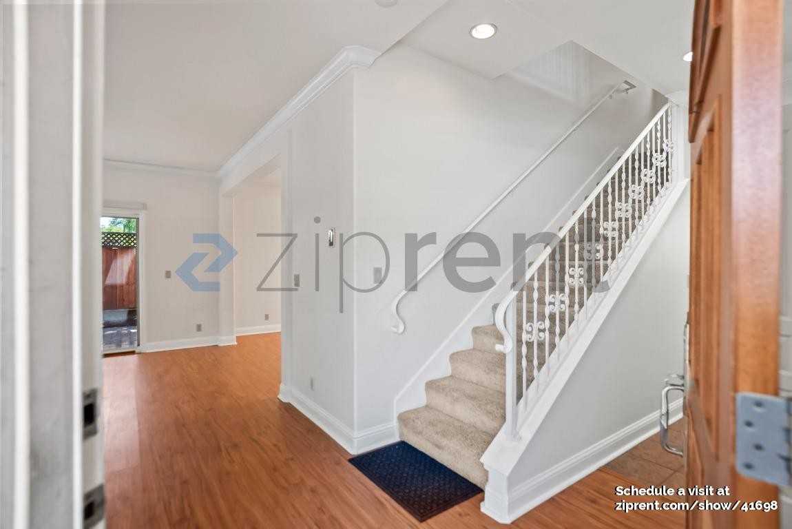 742 Creekside Ct - Photo 5 of 35