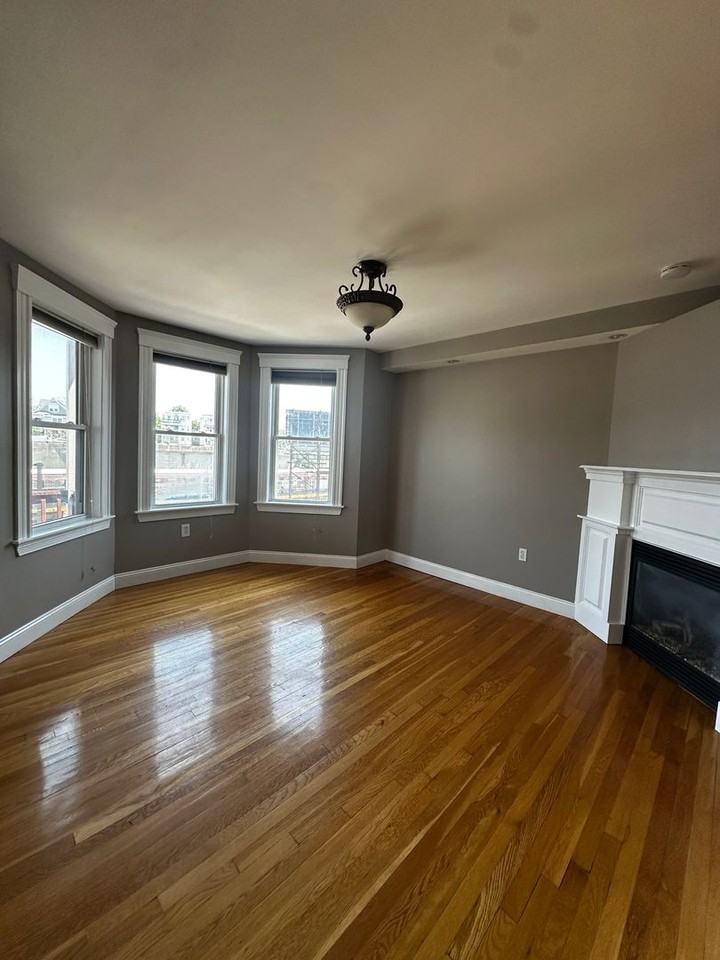 29 S Sydney St #3 - Photo 4 of 20