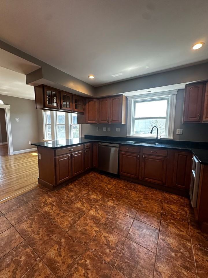 29 S Sydney St #3 - Photo 5 of 20