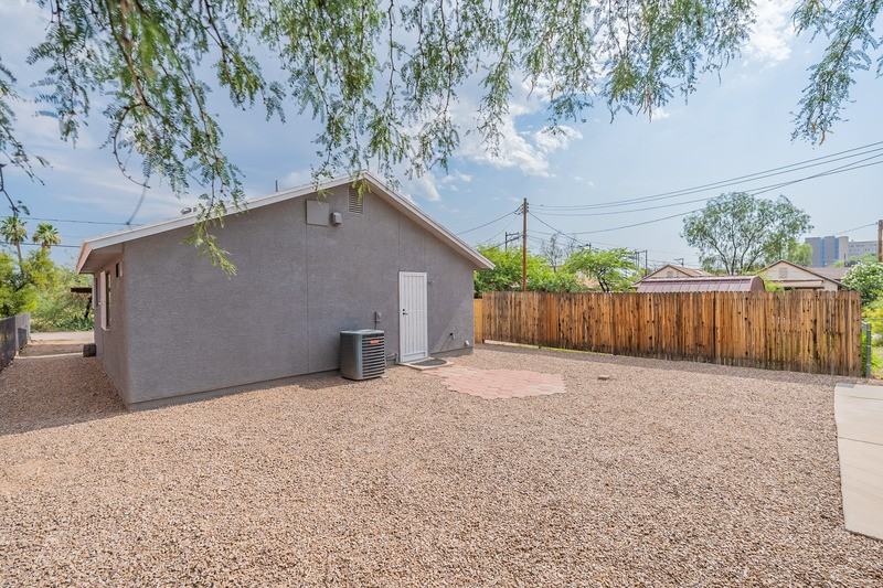 1231 E Lee St #B - Photo 2 of 10