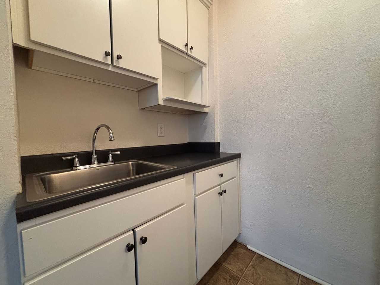 309 Dayton - Photo 2 of 19