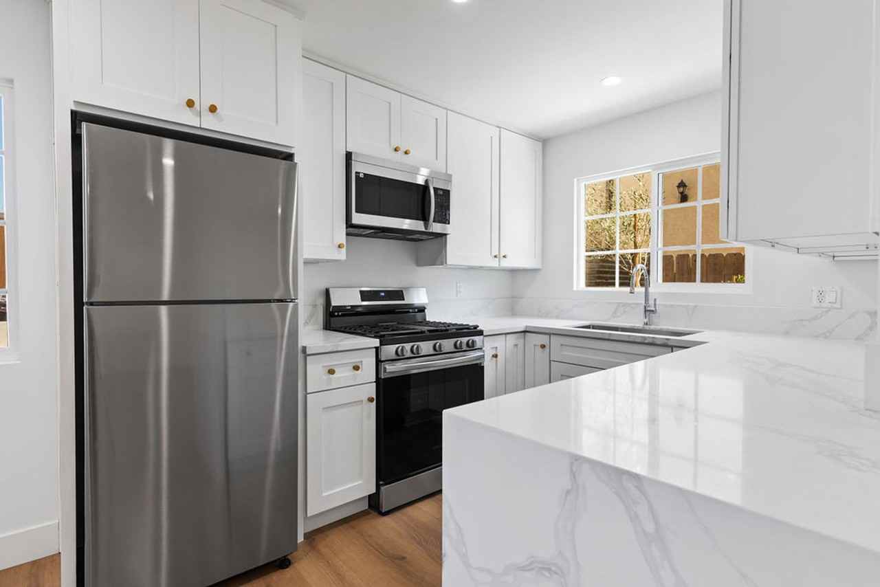 4264 42nd St - Photo 5 of 35