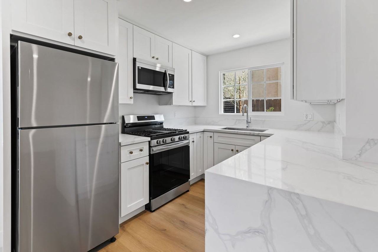 4264 42nd St - Photo 4 of 35