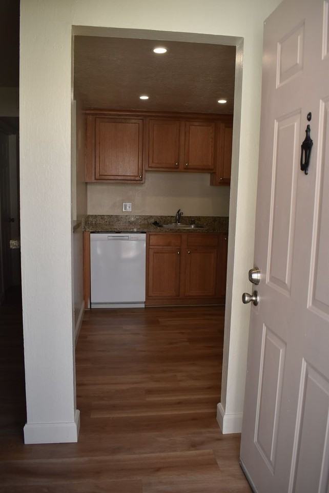 Grandview Court Apartments - Photo 3 of 20